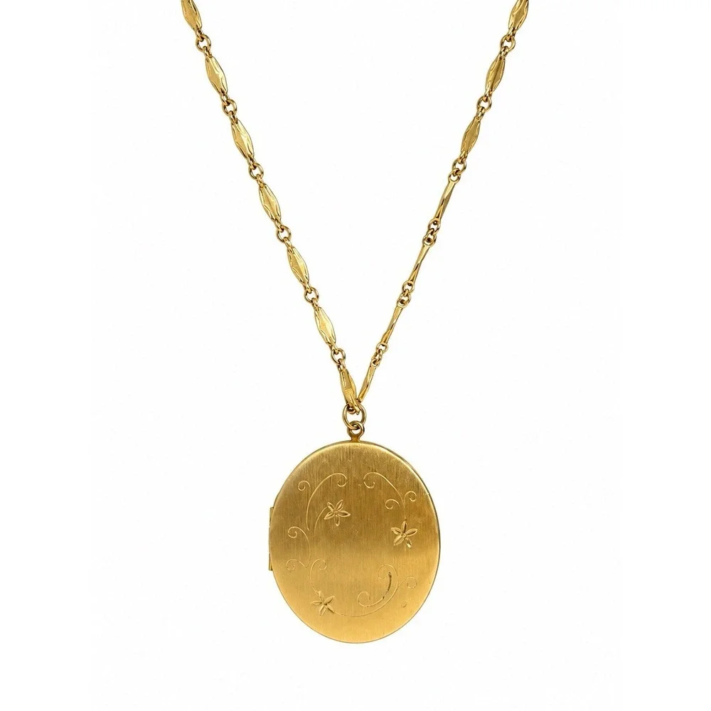 Vintage Gold Tone Oval Locket Necklace Floral Etched Photo Pendant 14